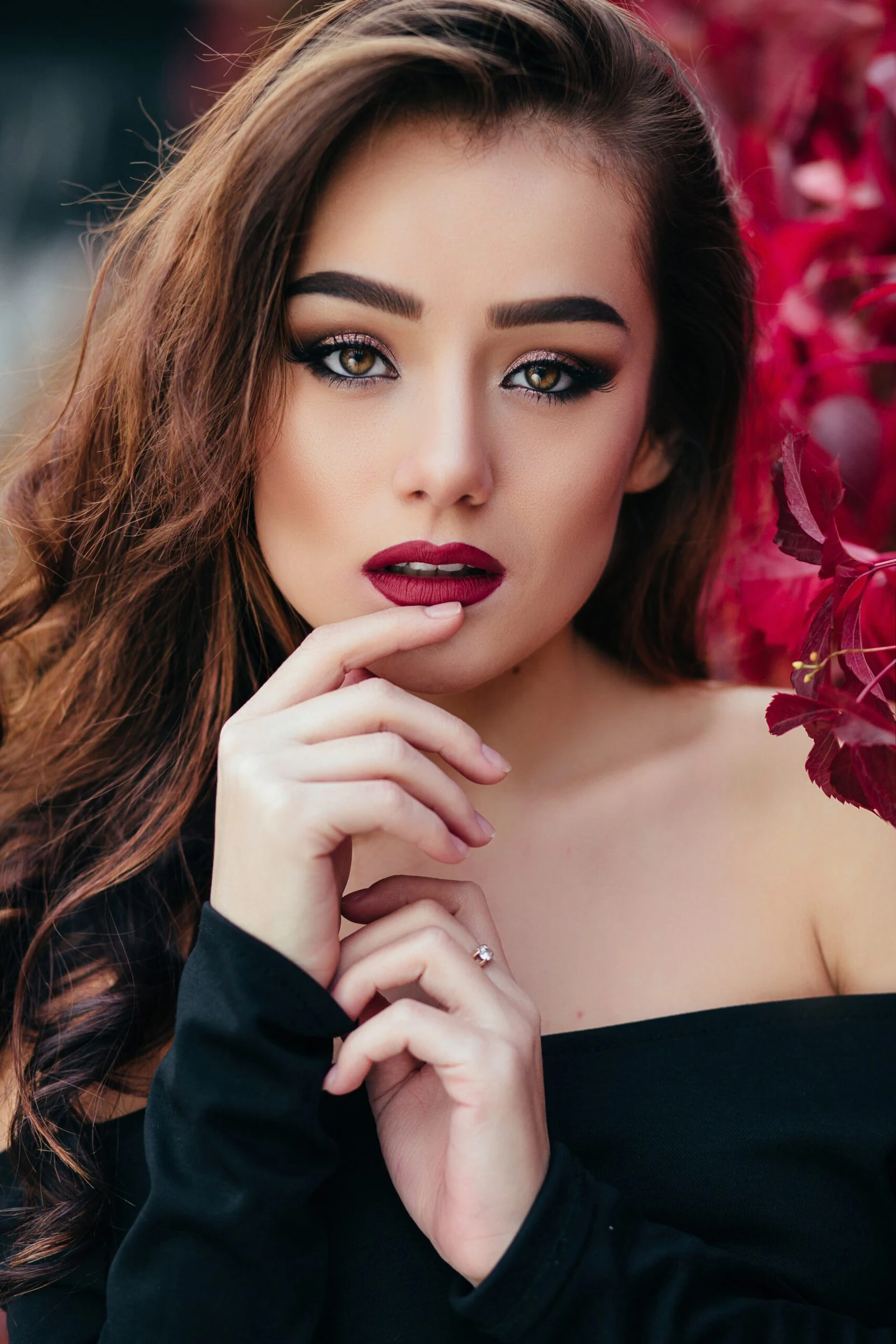 beautiful-girl-stands-near-walll-with-leaves-scaled (1)